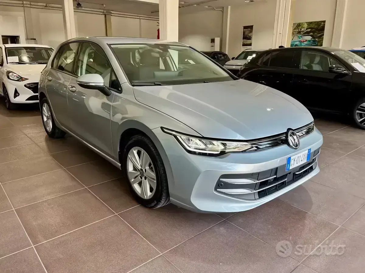 Usata VW Golf VIII Edition 116 CV (85 kW) 2025 Grigio Berlina