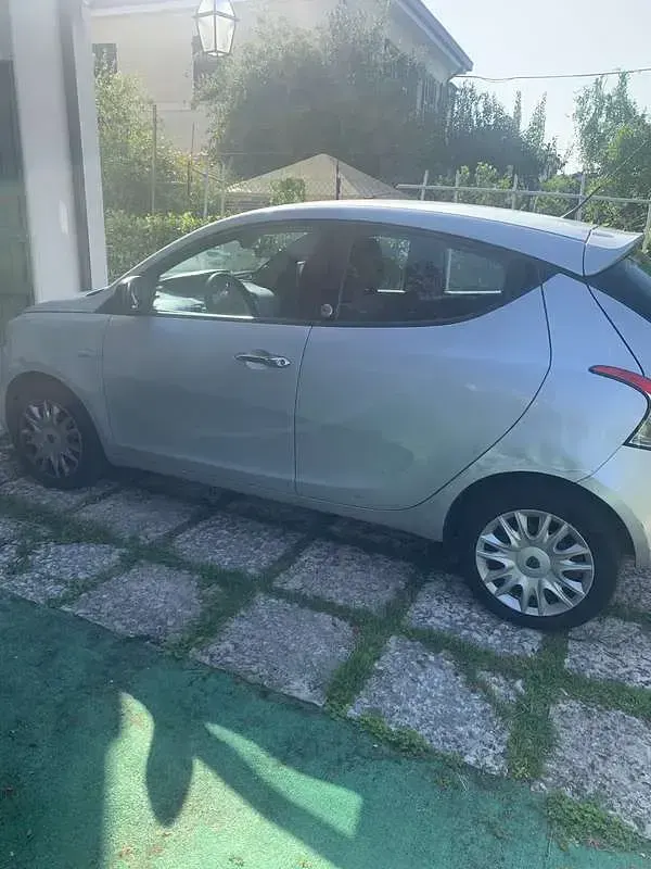 Usata Lancia Ypsilon Silver 69 CV (50 kW) 2013 Utilitaria