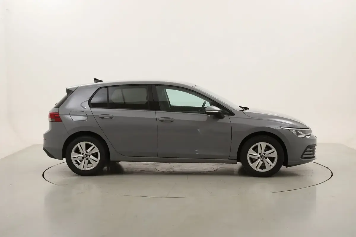 Usata VW Golf VIII Life 110 CV (80 kW) 2021 Berlina