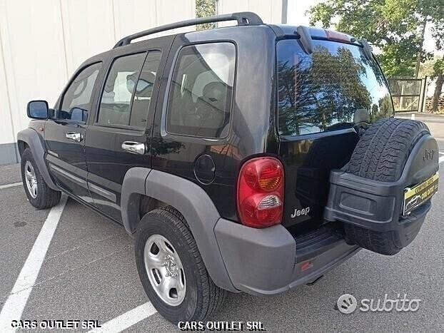 Usata Jeep Cherokee 163 CV (119 kW) 2005 Nero SUV
