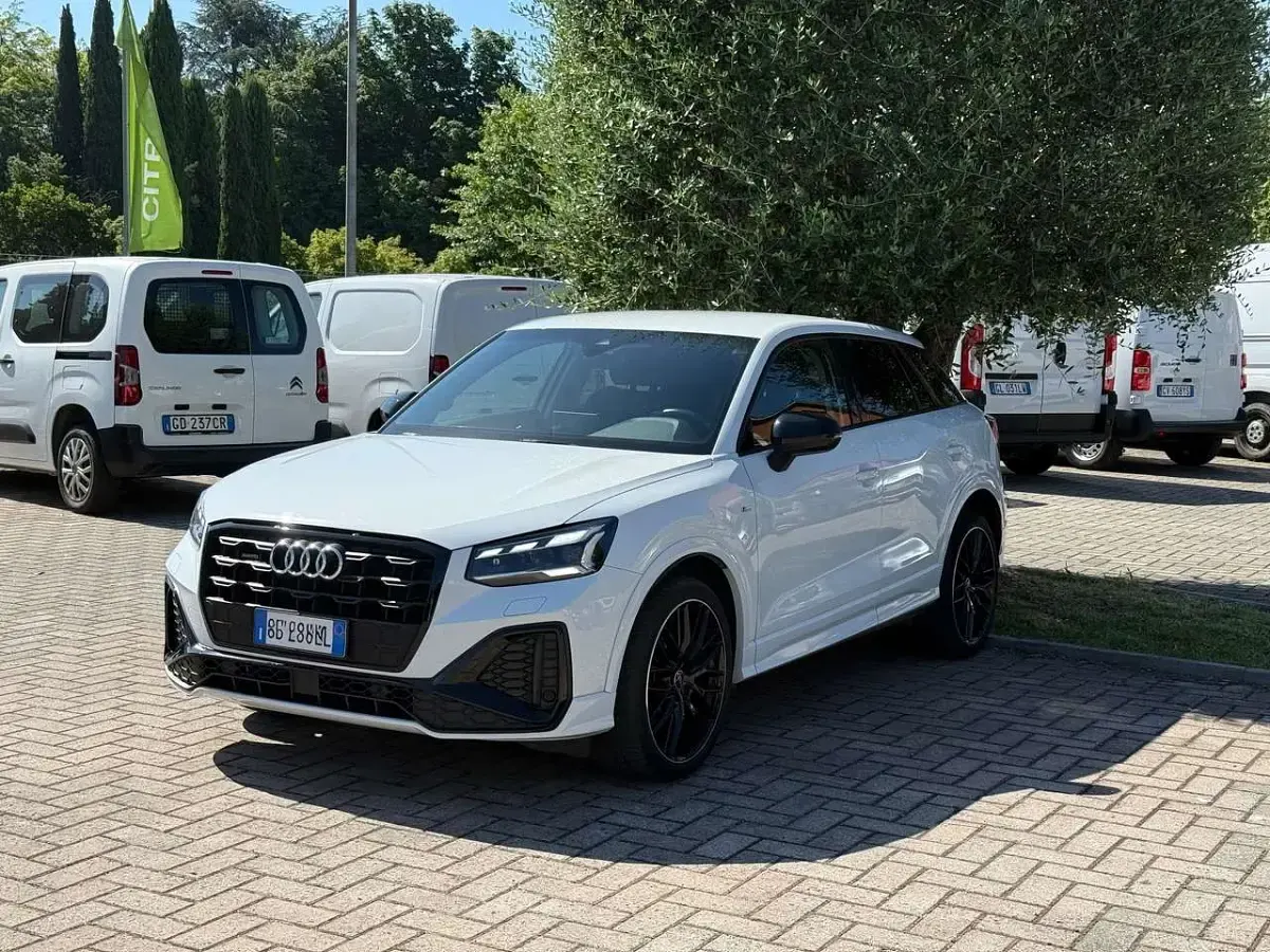 Usata Audi Q2 Ambiente 150 CV (110 kW) 2021 Bianco SUV