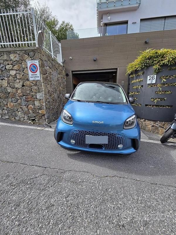 Usata Smart ForFour Electric Drive Passion 41 kW (56 CV) 2022 Blu Berlina