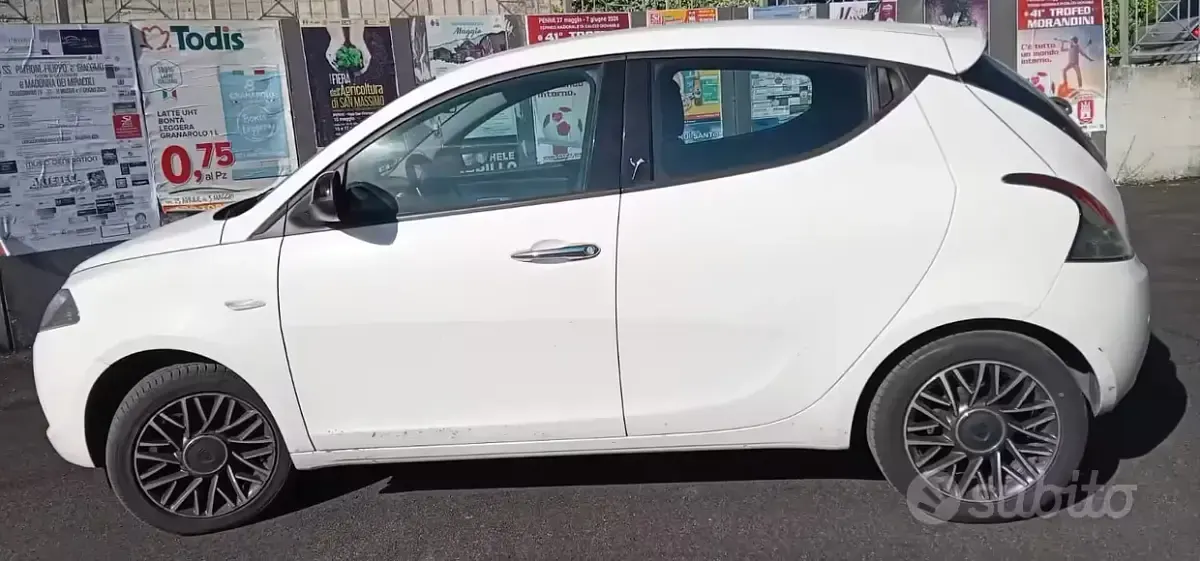 Usata Lancia Ypsilon Gold 69 CV (50 kW) 2016 Bianco Utilitaria