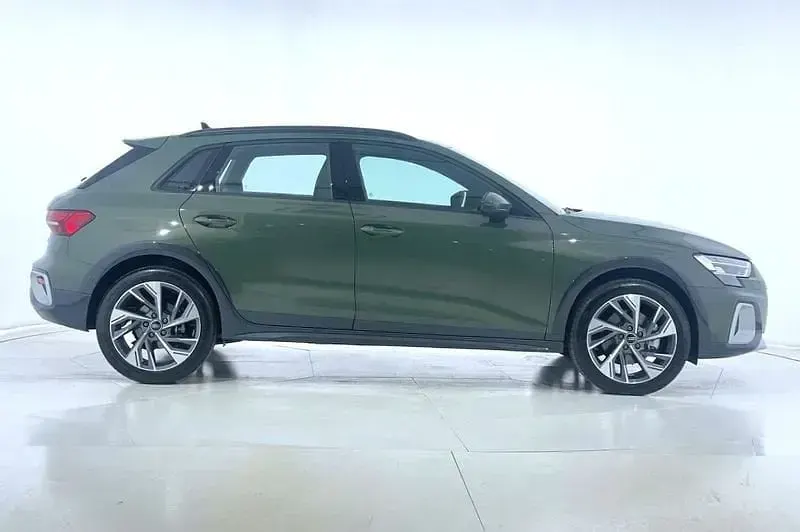 Nuova Audi A3 Ambiente 150 CV (110 kW) 2026 Verde Utilitaria