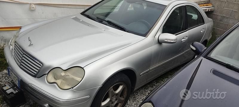 Usata Mercedes C220 Elegance 149 CV (109 kW) 2004 Grigio Berlina