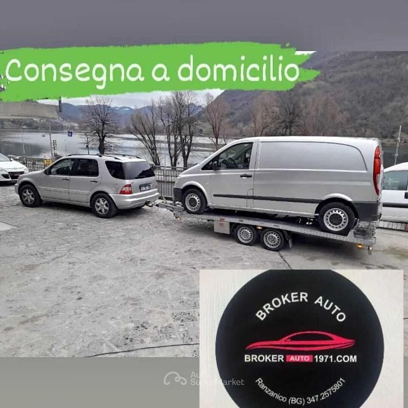 Usata Mercedes V220 122 CV (89 kW) 2004 Gray Monovolume