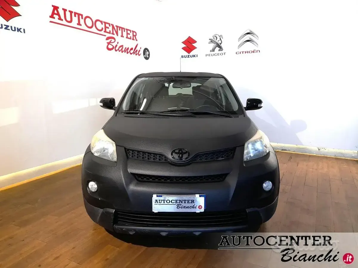 Usata Toyota Urban Cruiser Luxury 90 CV (66 kW) 2010 Viola Utilitaria