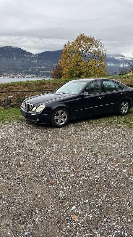 Usata Mercedes E220 177 CV (130 kW) 2003 Blu/azzurro Berlina