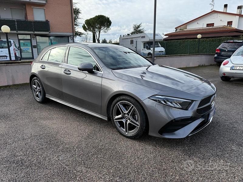 Usata Mercedes A180 AMG Line Premium 115 CV (84 kW) 2023 Grigio Berlina