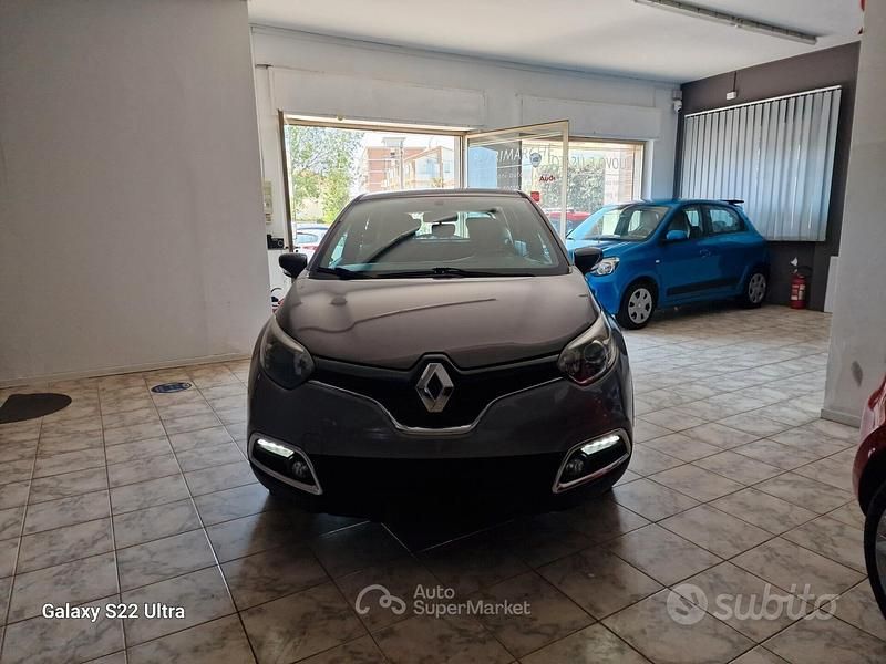 Occasion Renault Captur Iconic 90 ch (66 kW) 2015 Gris SUV