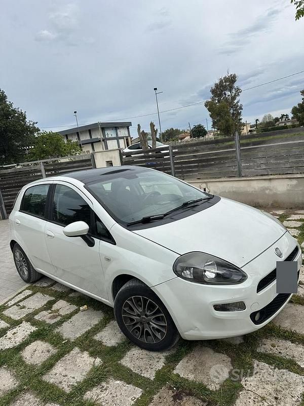 Usata Fiat Punto 77 CV (56 kW) 2012 Bianco Utilitaria