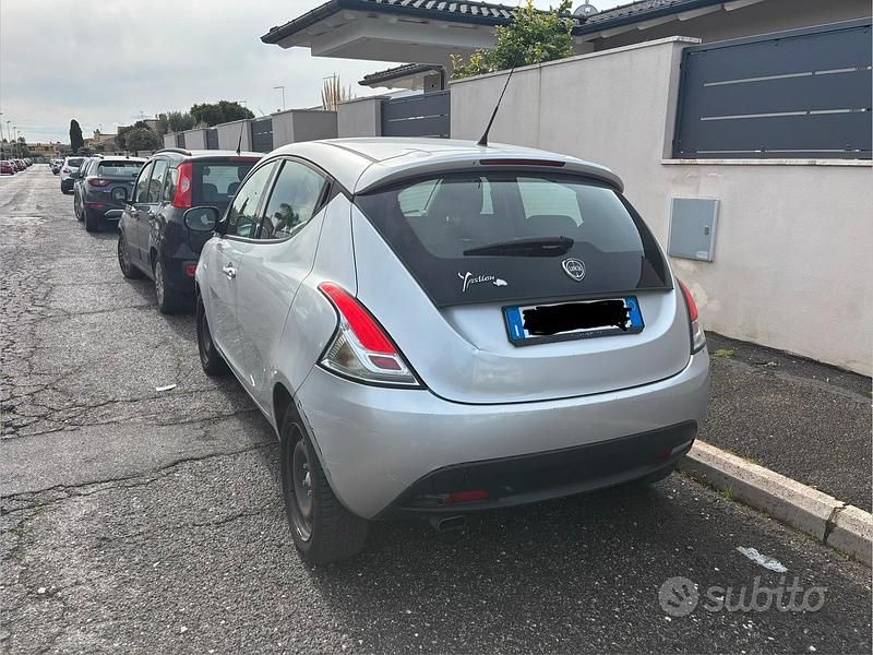 Usata Lancia Ypsilon 60 CV (44 kW) 2015 Grigio Utilitaria