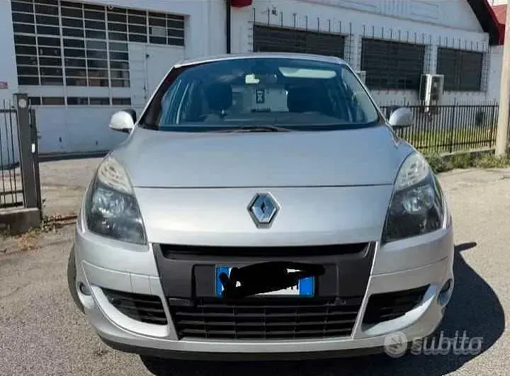 Usata Renault Scénic III 106 CV (77 kW) 2011 Grigio Monovolume