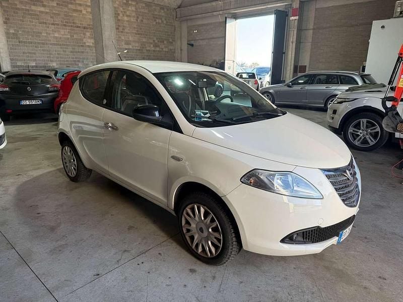 Usata Lancia Ypsilon Silver 80 CV (58 kW) 2013 Bianco Utilitaria