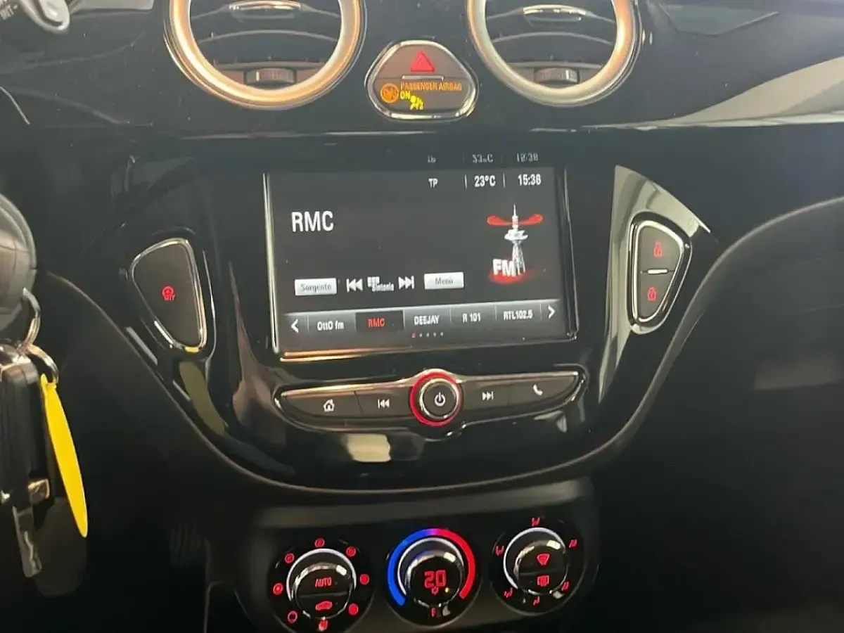 Usata Opel Adam Rocks Rocks 70 CV (51 kW) 2018 Bianco Utilitaria