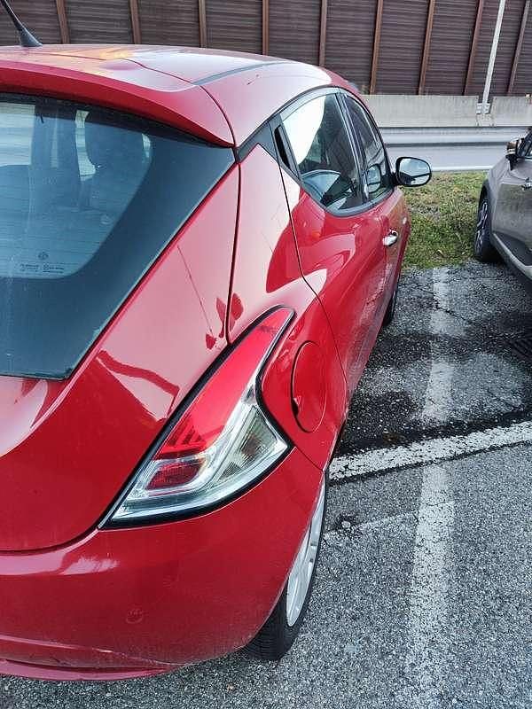 Usata Lancia Ypsilon Gold 69 CV (50 kW) 2016 Utilitaria