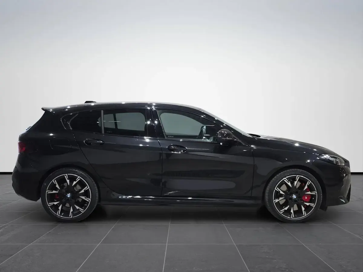 Usata BMW 120 150 CV (110 kW) 2025 Black sapphire metallizzato Utilitaria