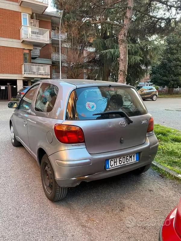 Usata Toyota Yaris 2003 Grigio Berlina