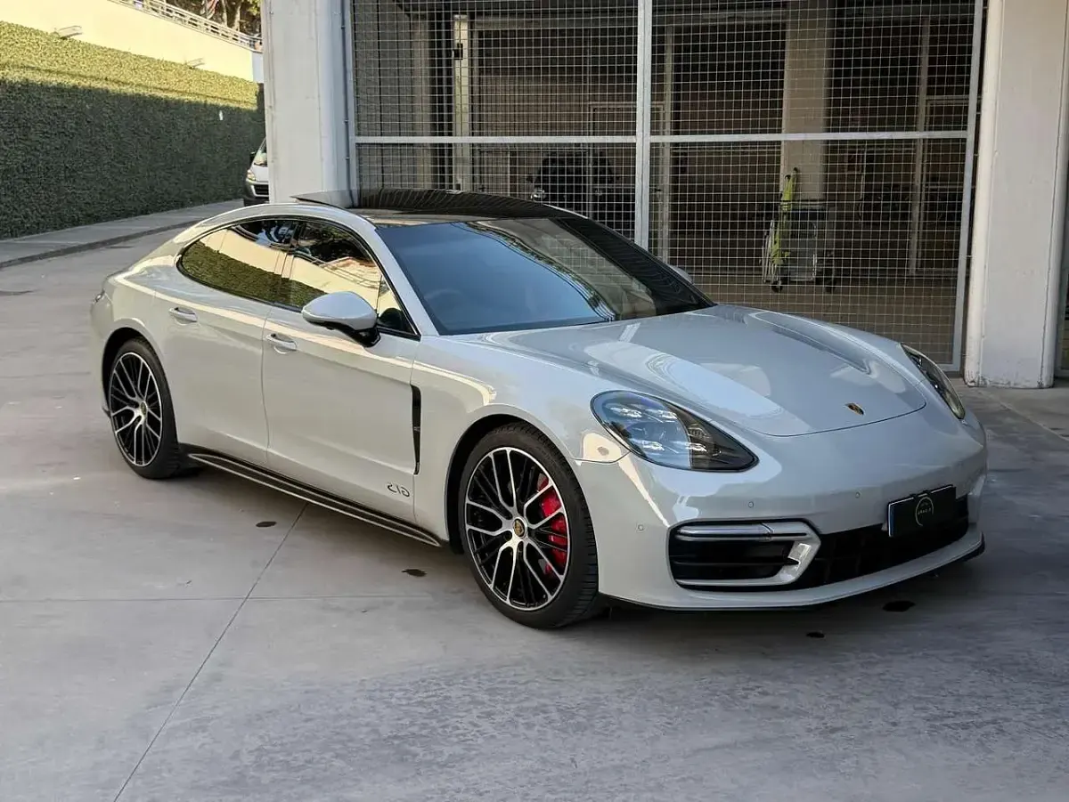 Usata Porsche Panamera GTS 480 CV (353 kW) 2022 Grigio gesso Utilitaria