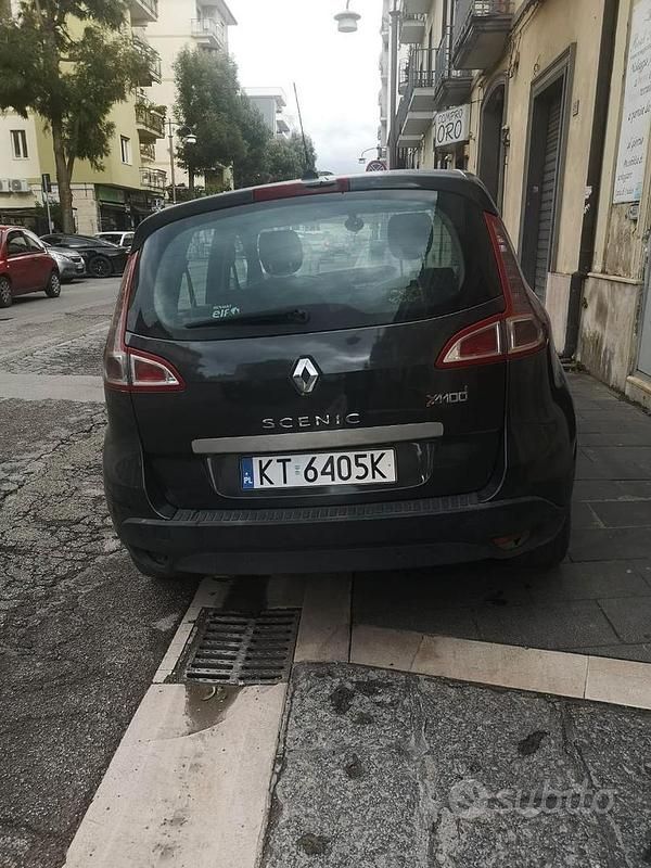 Usata Renault Scénic III 100 CV (73 kW) 2012 Nero Monovolume