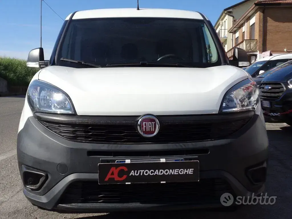 Usata Fiat Doblò 95 CV (69 kW) 2021 Bianco Monovolume