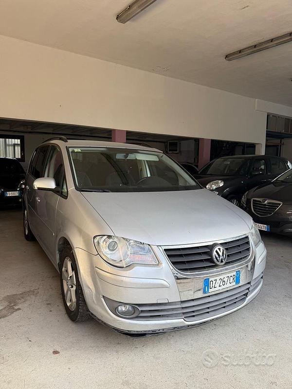 Usata VW Touran Conceptline 149 CV (109 kW) 2009 Grigio Monovolume