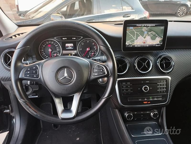 Usata Mercedes GLA200 Business 136 CV (100 kW) 2018 Nero SUV