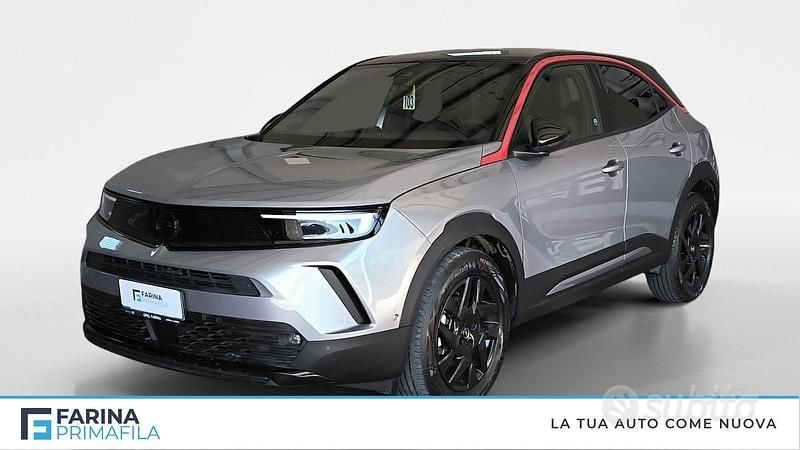 Grigio chiaro/tetto nero Usata 2023 Opel Mokka GS Line SUV | 15.900 € (Buon prezzo) - Immagine 1/4