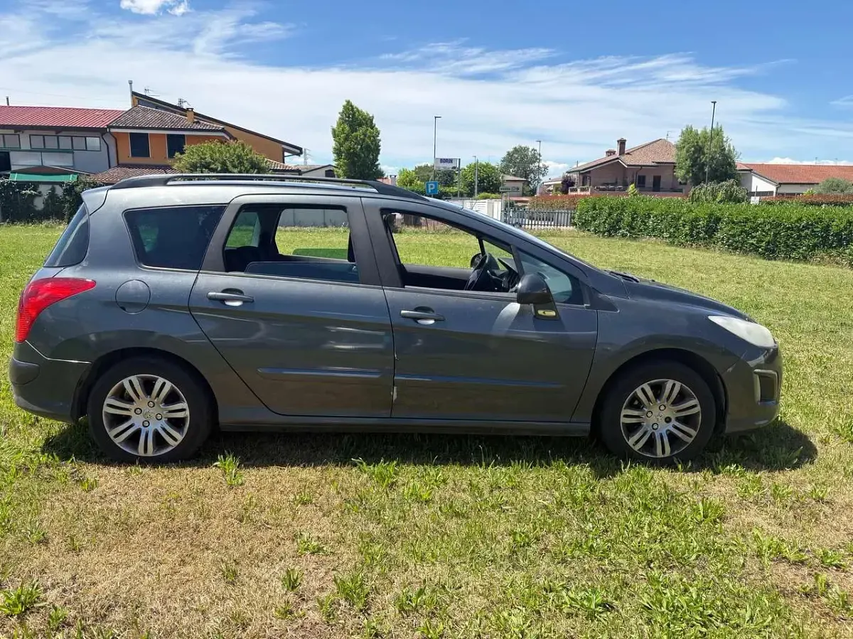 Usata Peugeot 308 Active 111 CV (81 kW) 2013 Grigio Station wagon