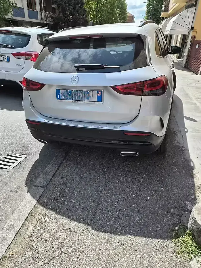 Usata Mercedes GLA180 136 CV (100 kW) 2023 Grigio SUV