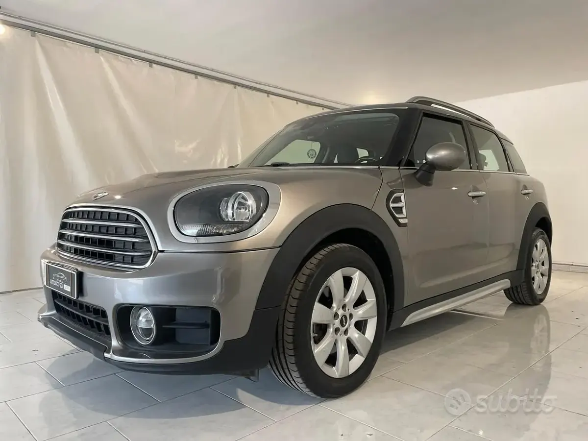Usata Mini Cooper D Countryman Business 150 CV (110 kW) 2017 Marrone SUV