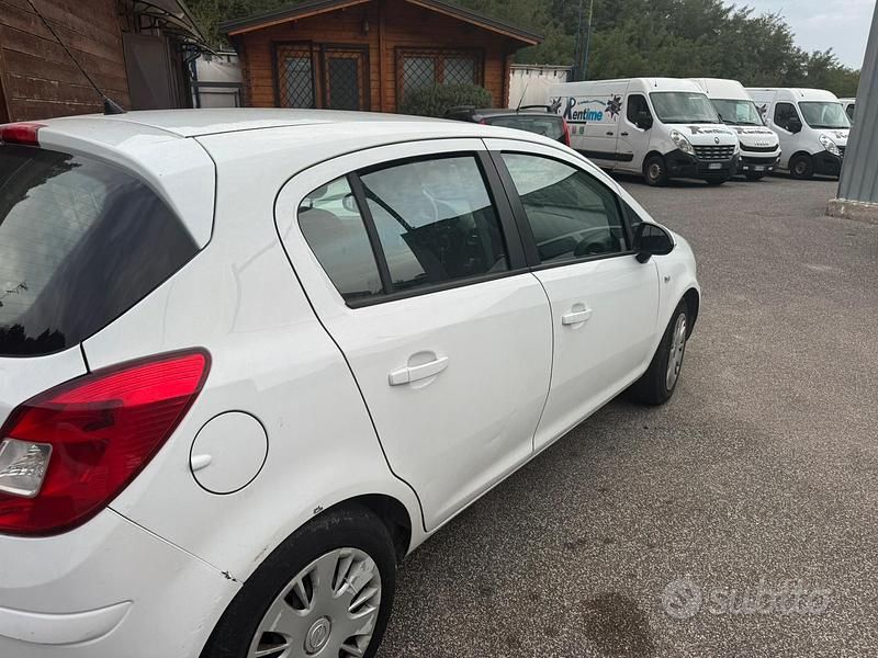 Usata Opel Corsa 85 CV (62 kW) 2013 Bianco Utilitaria