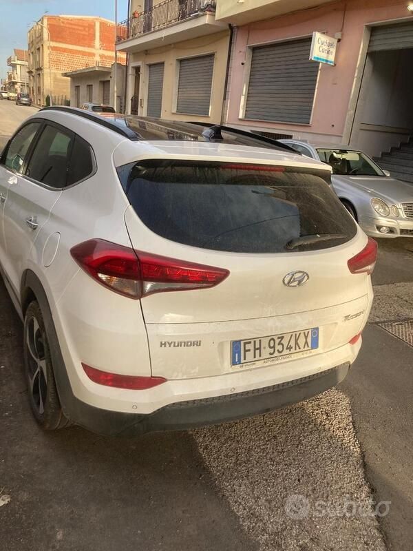 Bianco Usata 2017 Hyundai Tucson SUV | 13.499 € (Cara) - Immagine 1/4