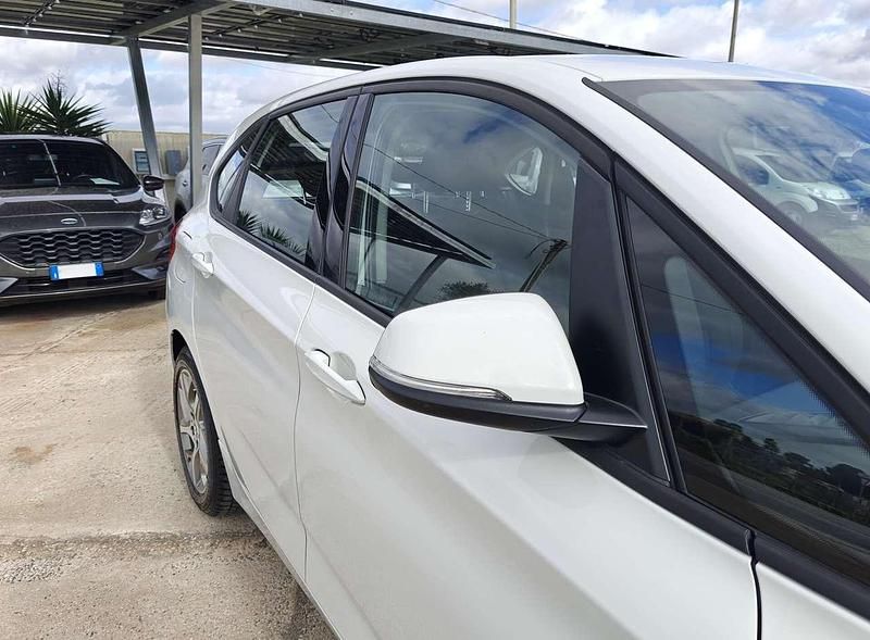 Usata BMW 218 Active Tourer Luxury Line 150 CV (110 kW) 2015 Bianco Monovolume