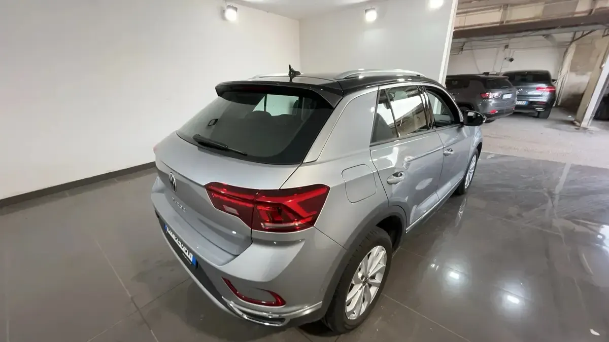 Usata VW T-Roc Style 150 CV (110 kW) 2023 Argento met./tetto nero SUV