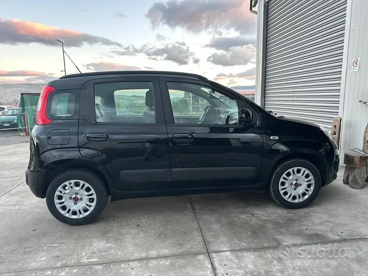 Usata Fiat Panda Lounge 69 CV (50 kW) 2013 Nero Utilitaria