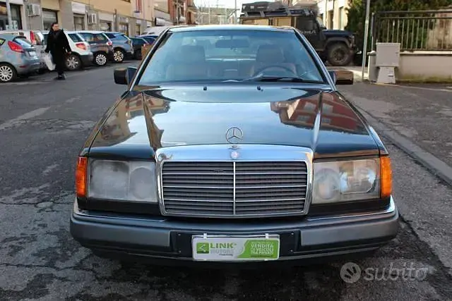 Usata Mercedes E300 220 CV (161 kW) 1992 Grigio Utilitaria