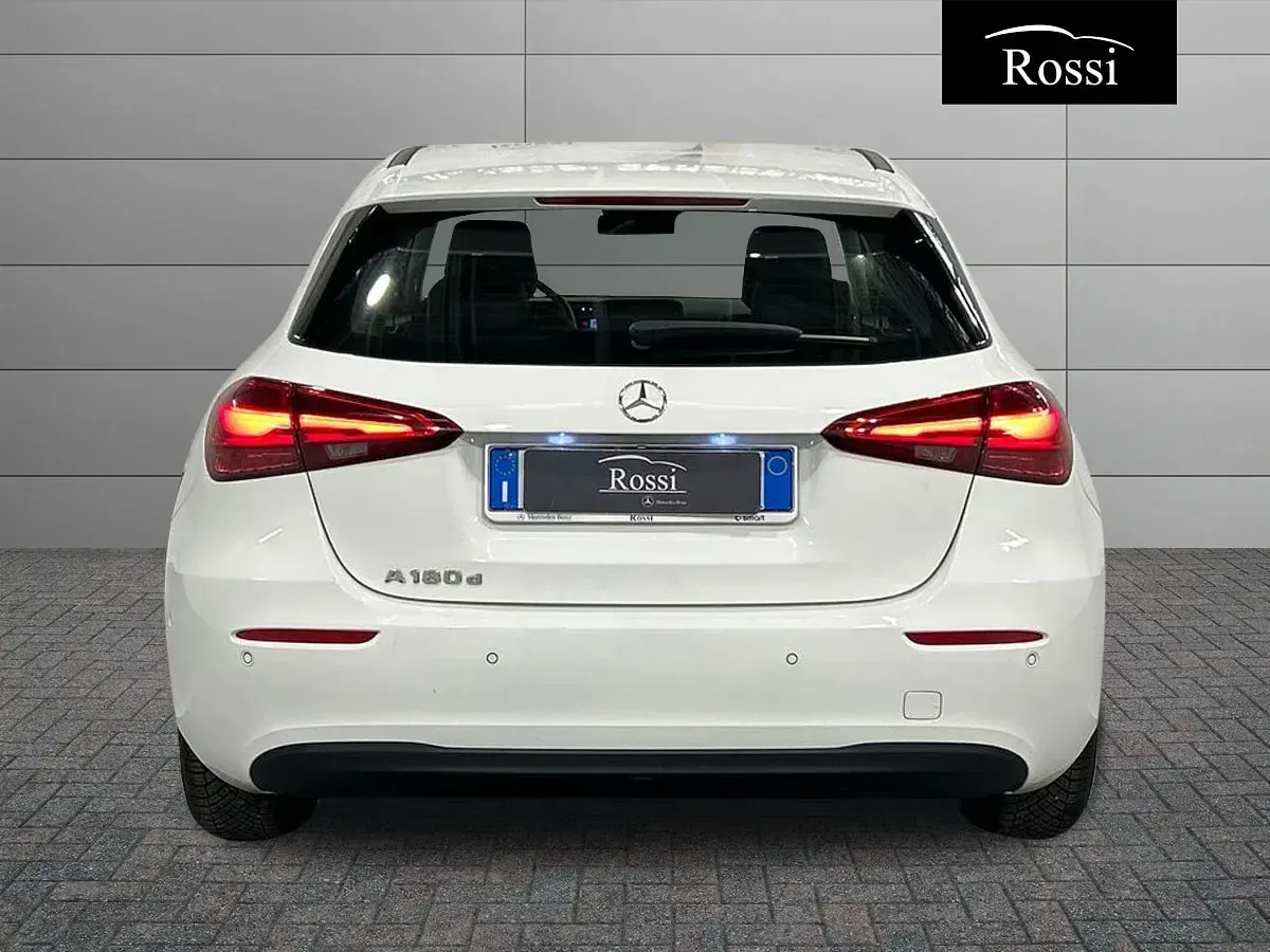 Usado Mercedes A180 Advanced 116 HP (85 kW) 2023 Branco Sedan