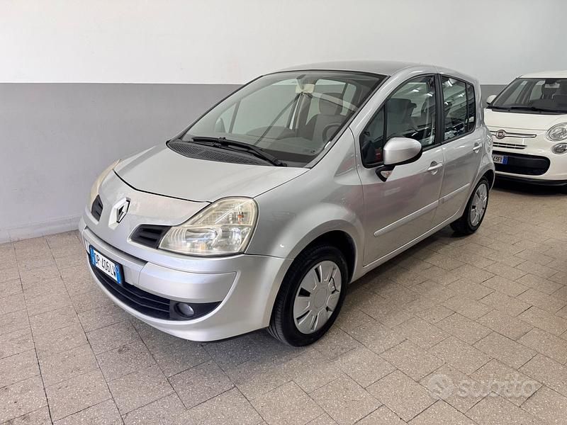 Grigio Usata 2008 Renault Modus Dynamique Monovolume | 2900 € (Buon prezzo) - Immagine 1/4