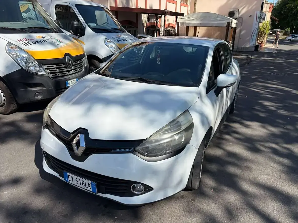 Begagnad Renault Clio IV Luxe 88 HK (64 kW) 2015 Other Sedan
