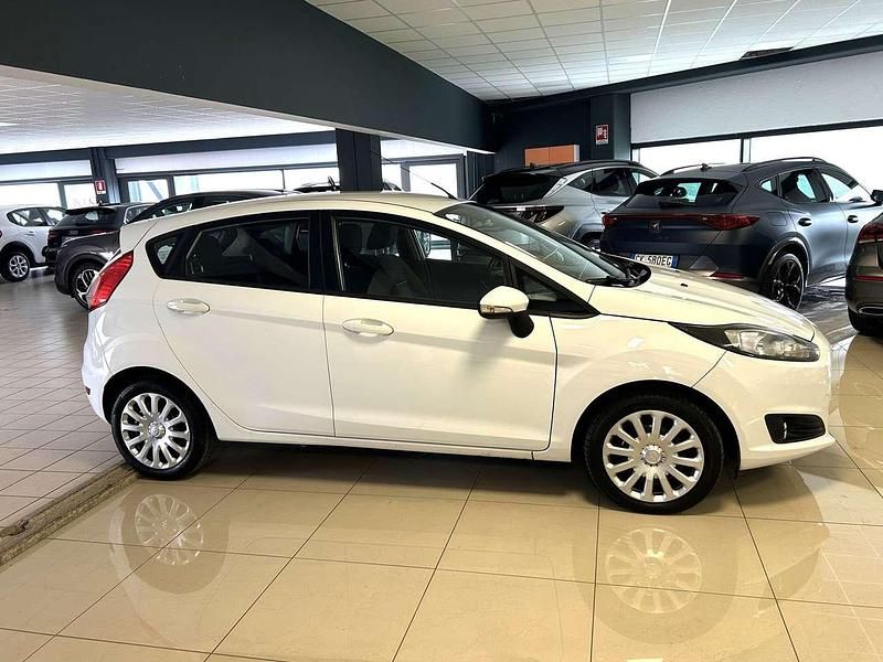 Usata Ford Fiesta 75 CV (55 kW) 2012 Bianco Berlina
