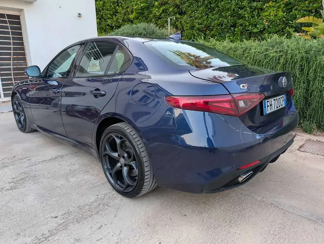 Usata Alfa Romeo Giulia Veloce 209 CV (153 kW) 2017 Blu/azzurro Berlina