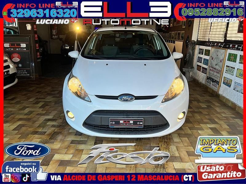 Usata Ford Fiesta 96 CV (70 kW) 2010 Bianco Utilitaria