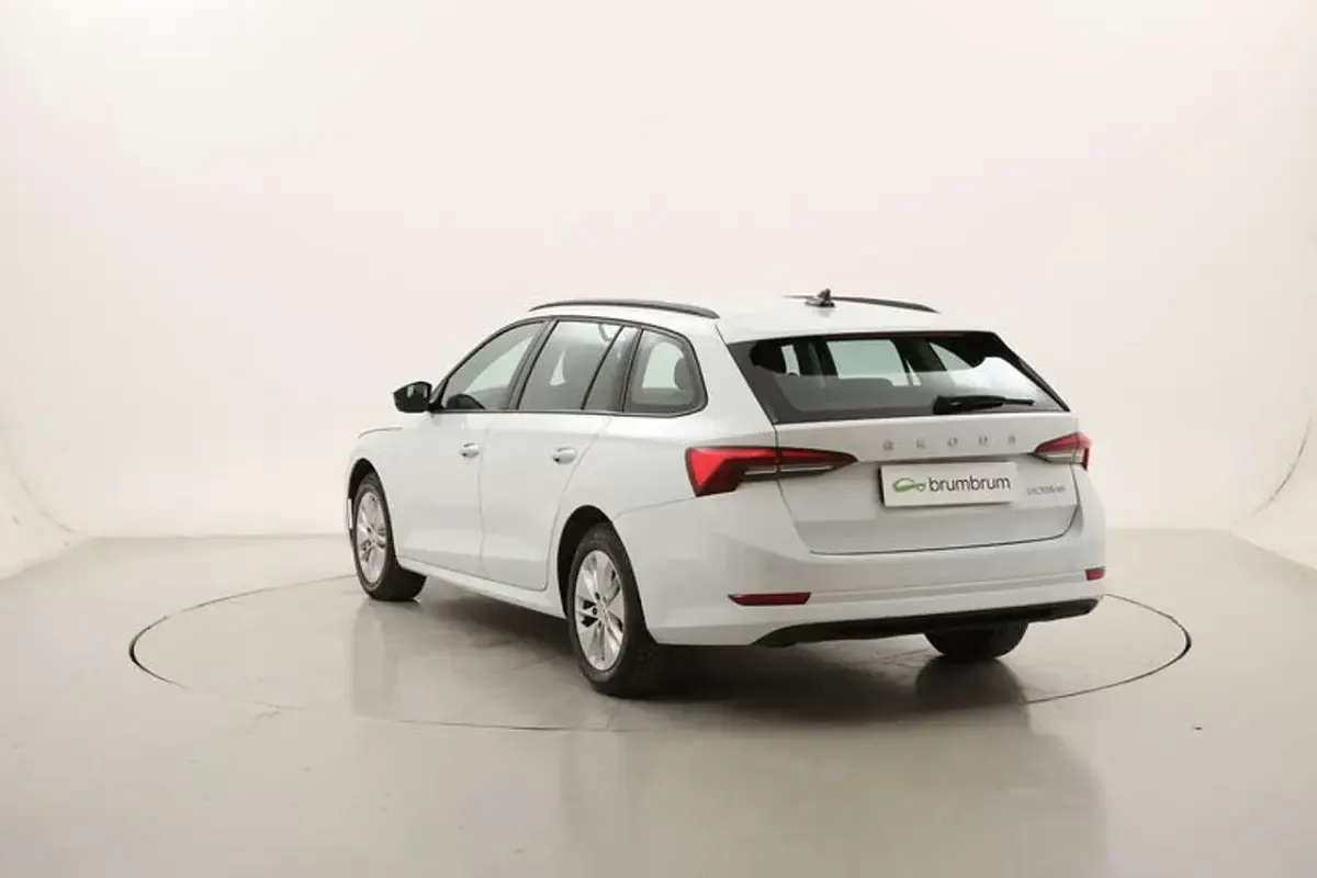 Usata Skoda Octavia Executive 116 CV (85 kW) 2022 Bianco Station wagon