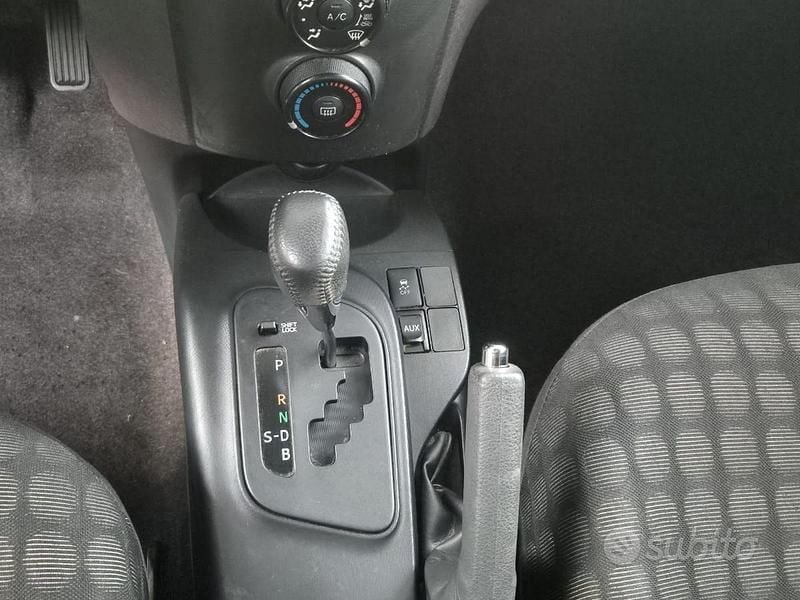 Usata Toyota iQ 68 CV (50 kW) 2009 Nero Utilitaria