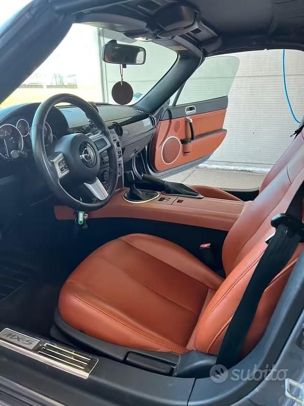 Usata Mazda MX5 High 126 CV (92 kW) 2007 Grigio Cabrio