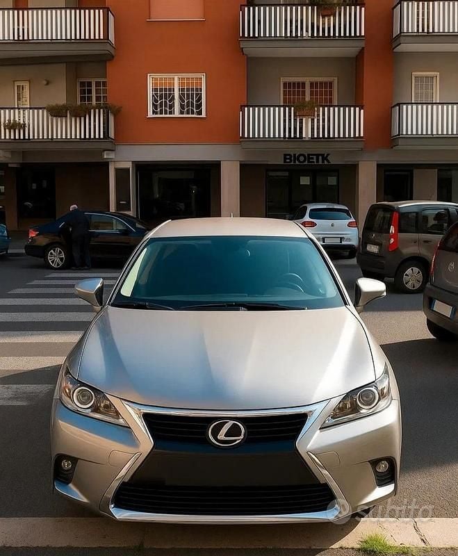 Usata Lexus CT200h 99 CV (72 kW) 2016 Grigio Berlina
