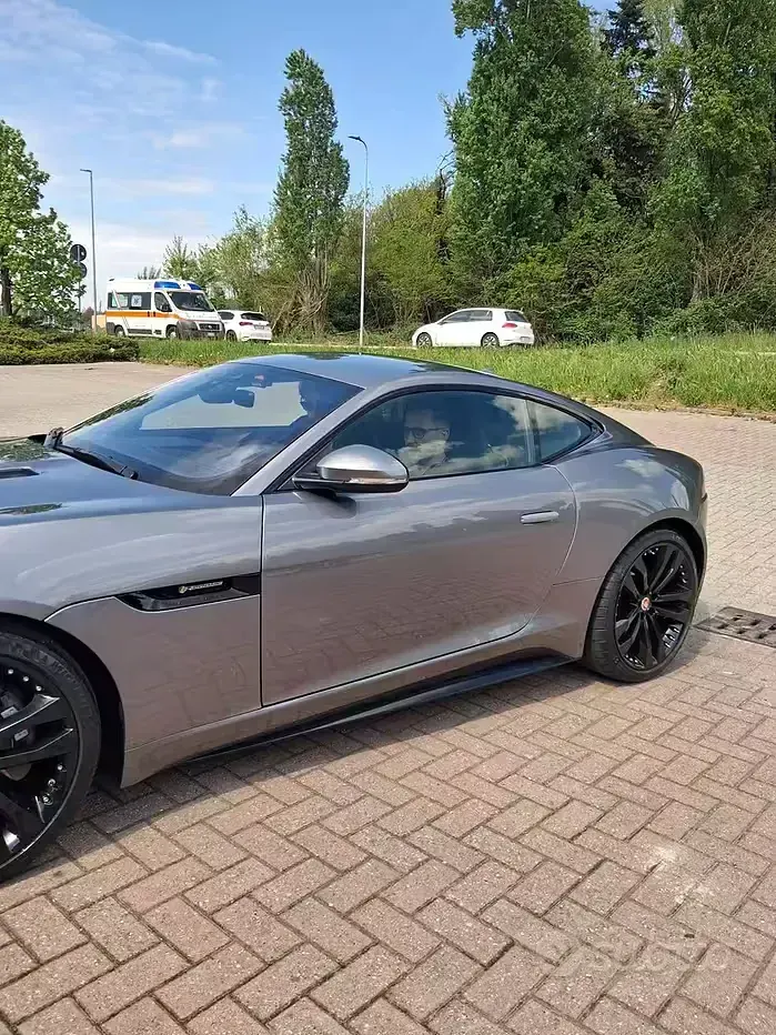 Usata Jaguar F-Type R-Dynamic 300 CV (220 kW) 2020 Grigio Coupé