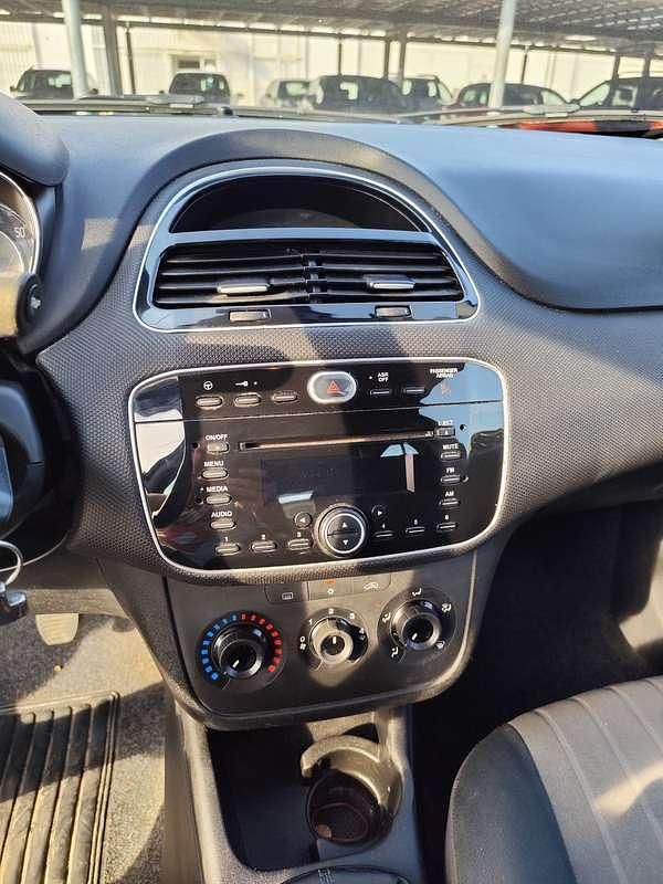 Usata Fiat Punto Young 69 CV (50 kW) 2017 Nero Utilitaria