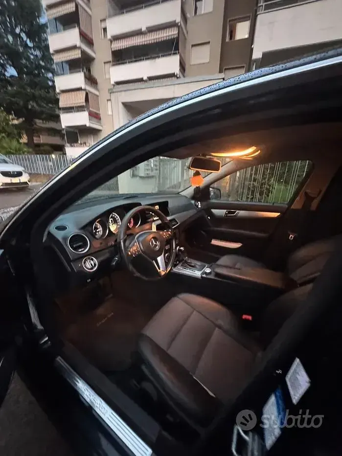 Usata Mercedes C220 170 CV (125 kW) 2012 Nero Berlina